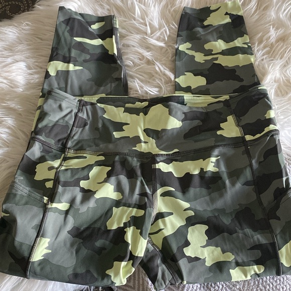 Lululemon Fast and Free High Rise tight Size 10 - Picture 4 of 8